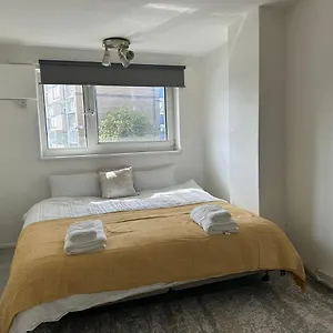 Cheerful Double For Single Use London